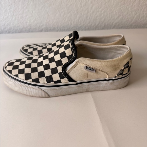 ✨ VANS Black & White Checkered Slip-On Sneakers – Iconic Skate Style ✨ - Picture 3 of 7